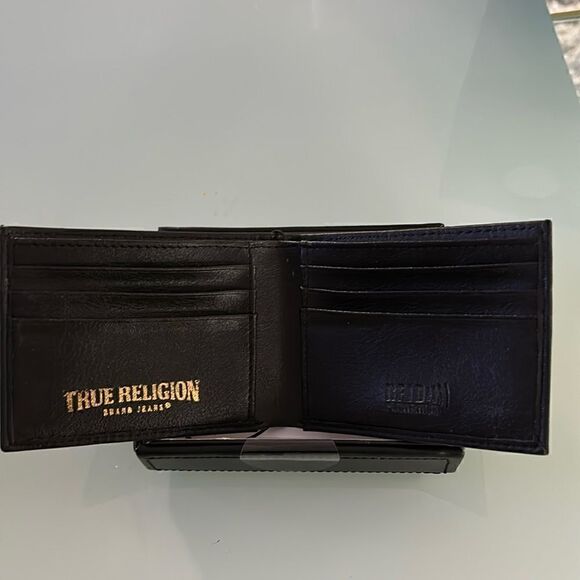 True Religion NWT wallet black 2 fold rfid protection genuine leather cool box - Picture 2 of 7